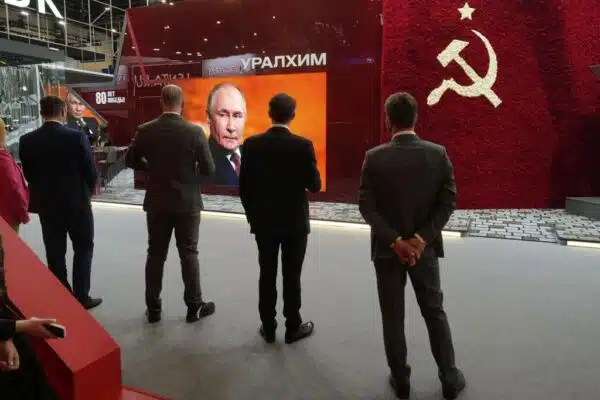 ійськова економіка Путіна тріщить по швах