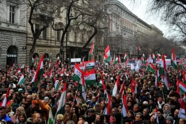Майже 50 тисяч угорців вийшли на протести проти прем’єра Віктора Орбана