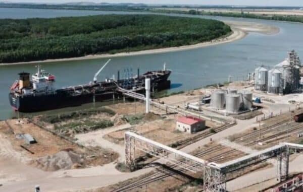 Румунія купила у Молдови порт на кордоні з Україною
