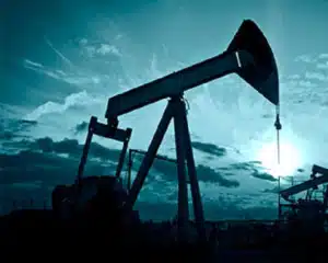 Нафта дорожчає на тлі розмов про війну
