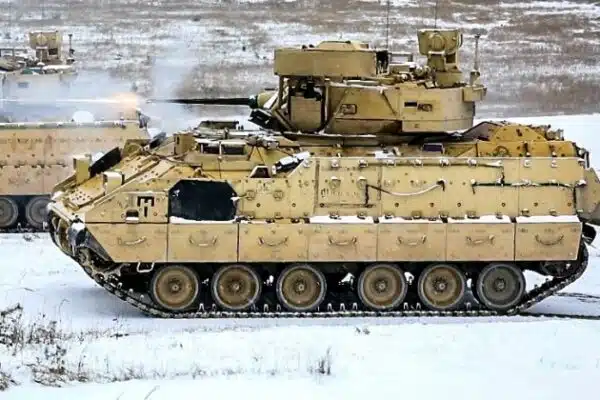 США провели військові навчання з Bradley за 60 км від кордону РФ