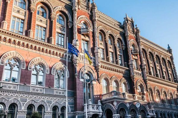 Угорщина затримала інкасаторські автомобілі Ощадбанку та співробітників бригади інкасації