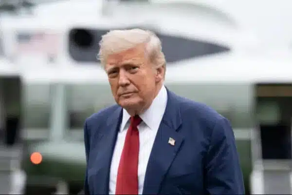 Дональд Трамп встановив Ірану дедлайн для відкриття Ормузької протоки