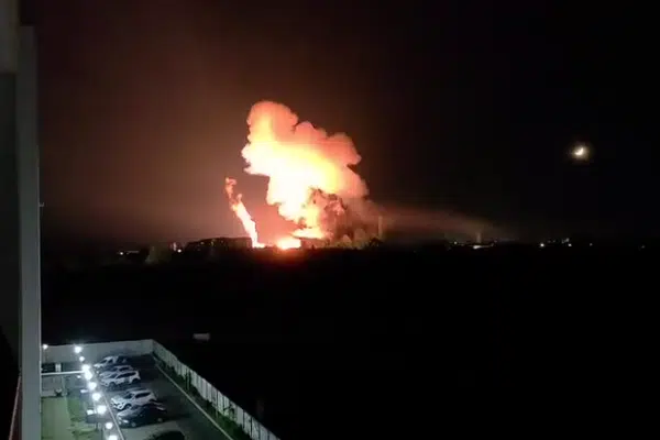 У столиці Румунії Бухаресті на ТЕЦ стався вибух і масштабна пожежа