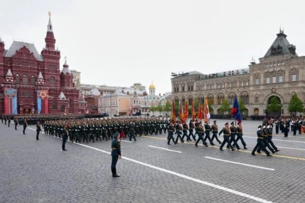 Приниження на Красній площі: як Україна змусила Путіна ховати техніку під час параду