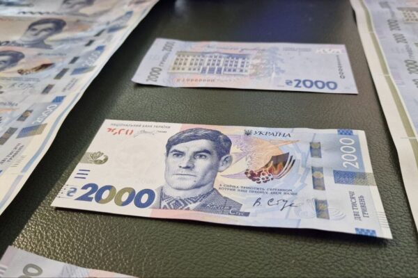 Сьогодні в обіг в Україні вводять купюру у 2000 гривень